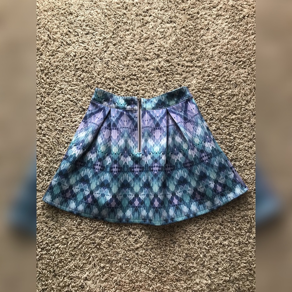 Mini skirts - Picture 6 of 6